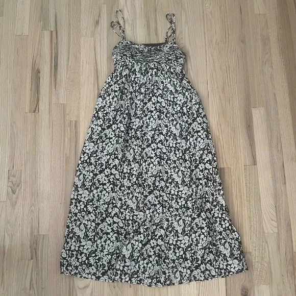 Abercrombie & Fitch Crinkle Texture Maxi Dress Size Small - Picture 2 of 5